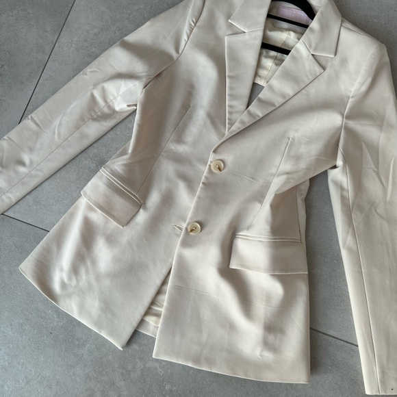 EMMA ROSE X BEGINNING BOUTIQUE BLAZER WITH CUTOUT ON BACK - Picture 5 of 8